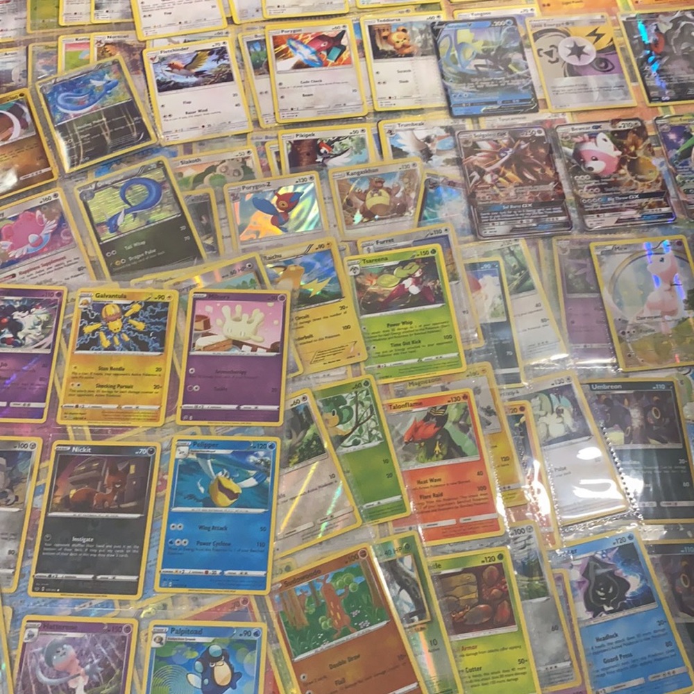Pokémon Collectible Bundle Boxes - Picture 7 of 17
